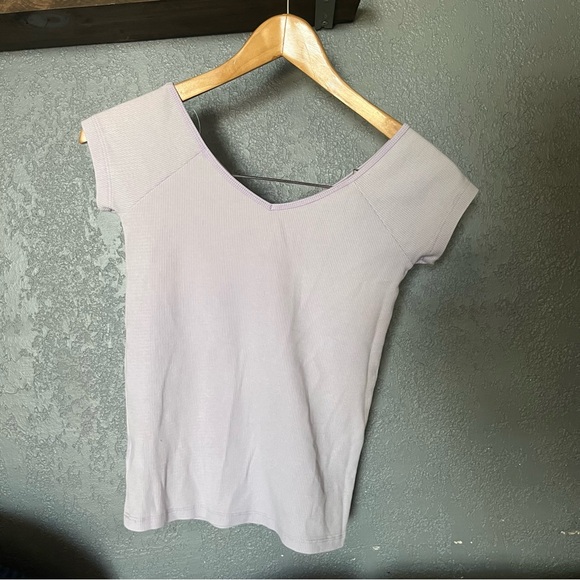 American Eagle lavender purple ribbed top size small vneck baby tee - Picture 1 of 3